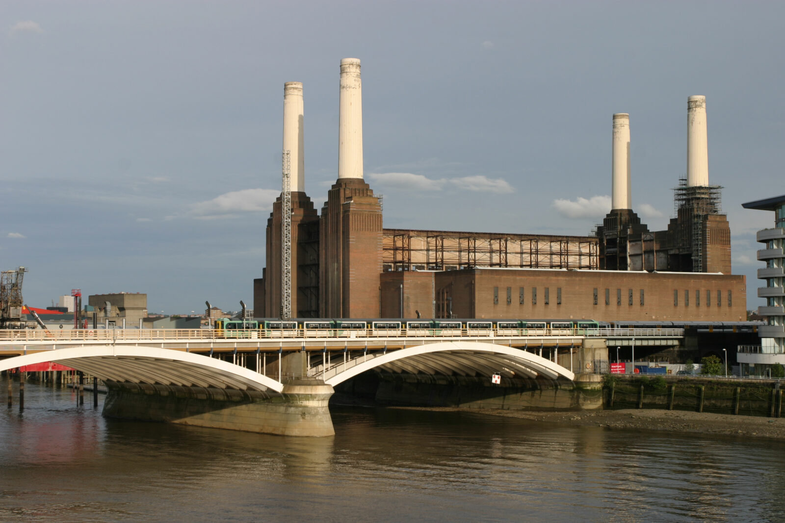 WilkinsonEyre’s Battersea Power Station chimney ‘great glass elevator