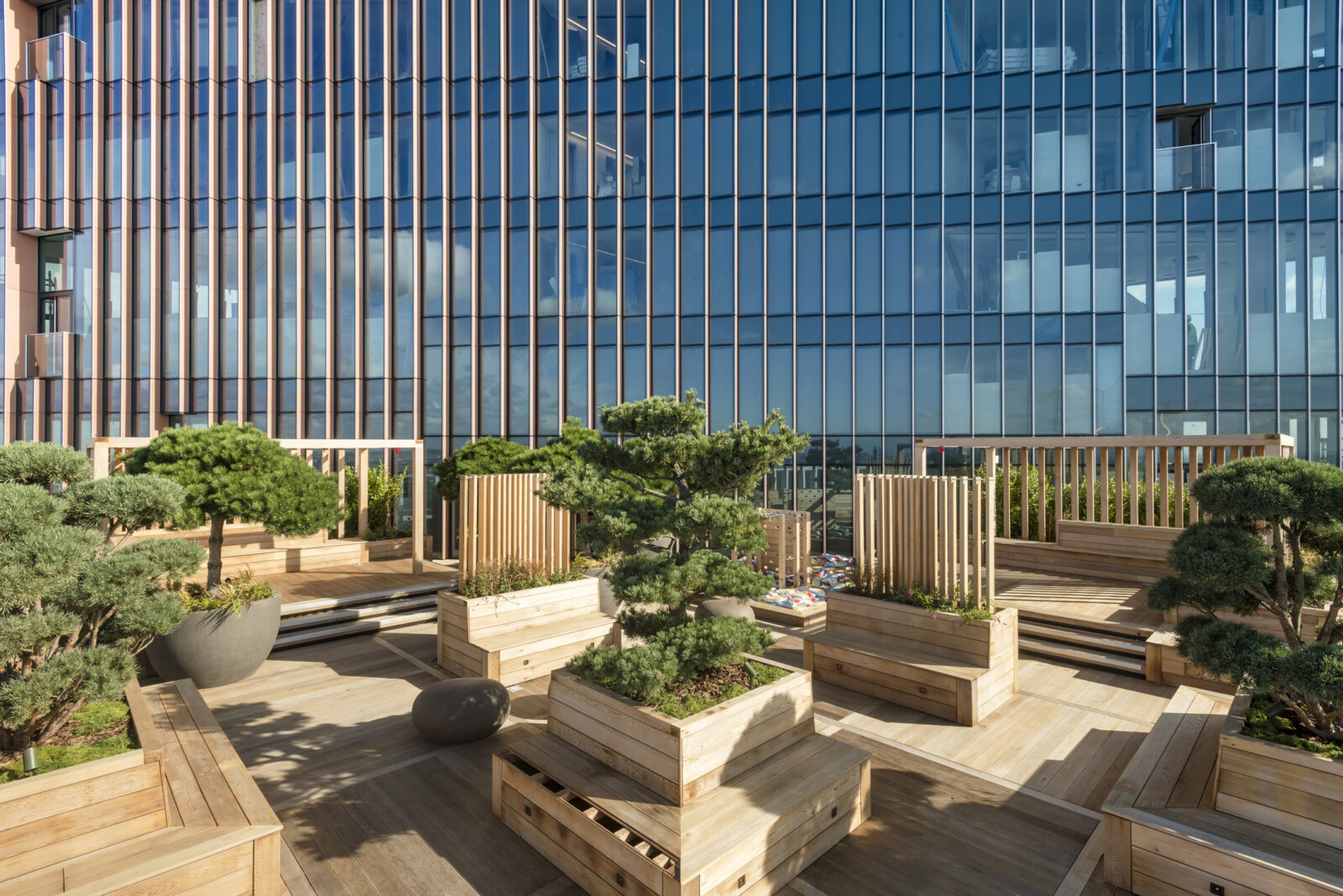 SOM completes 42storey Manhattan Loft Gardens in London’s Stratford