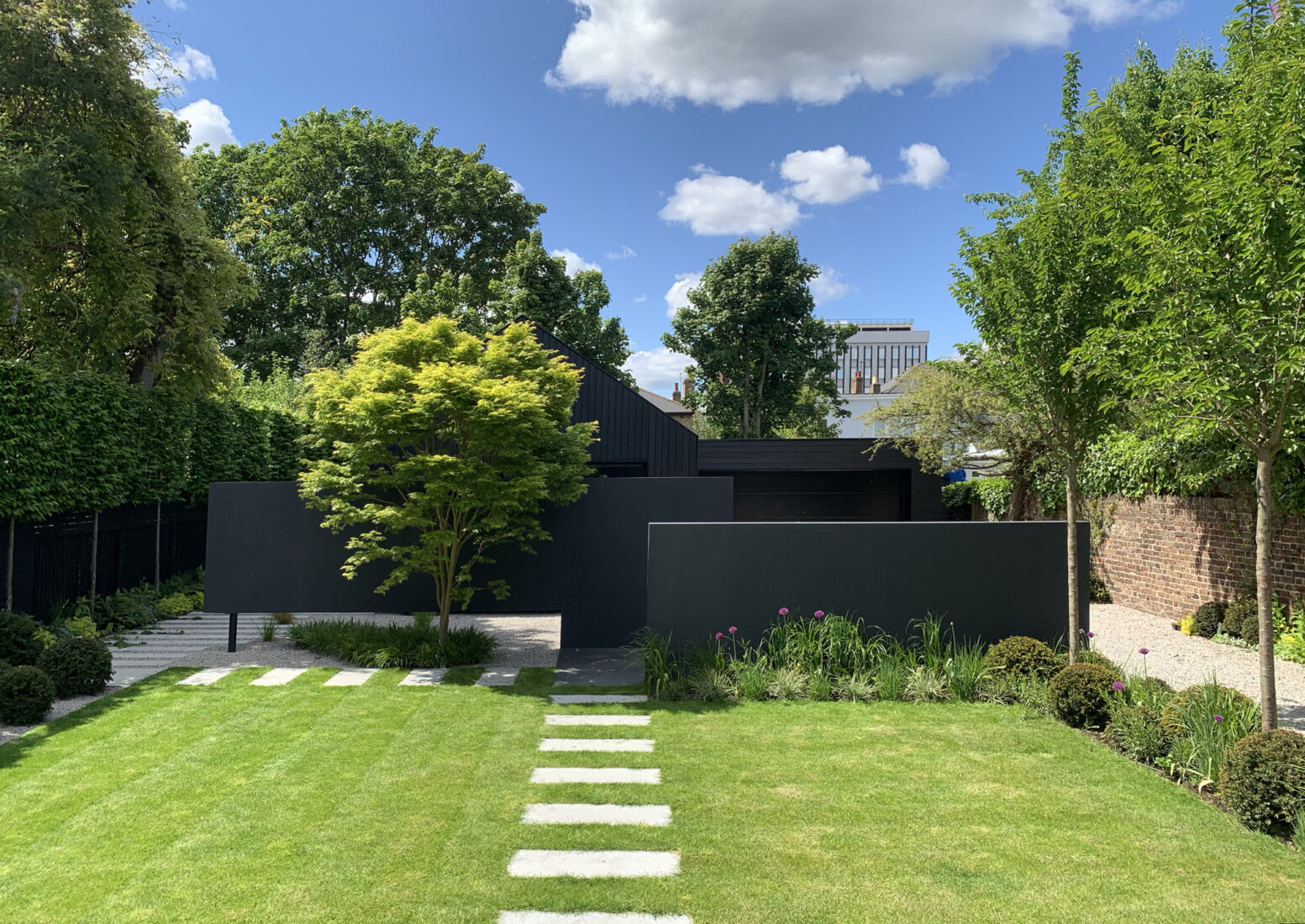 Stephen Coates reworks villa with new annexe focused on courtyard garden
