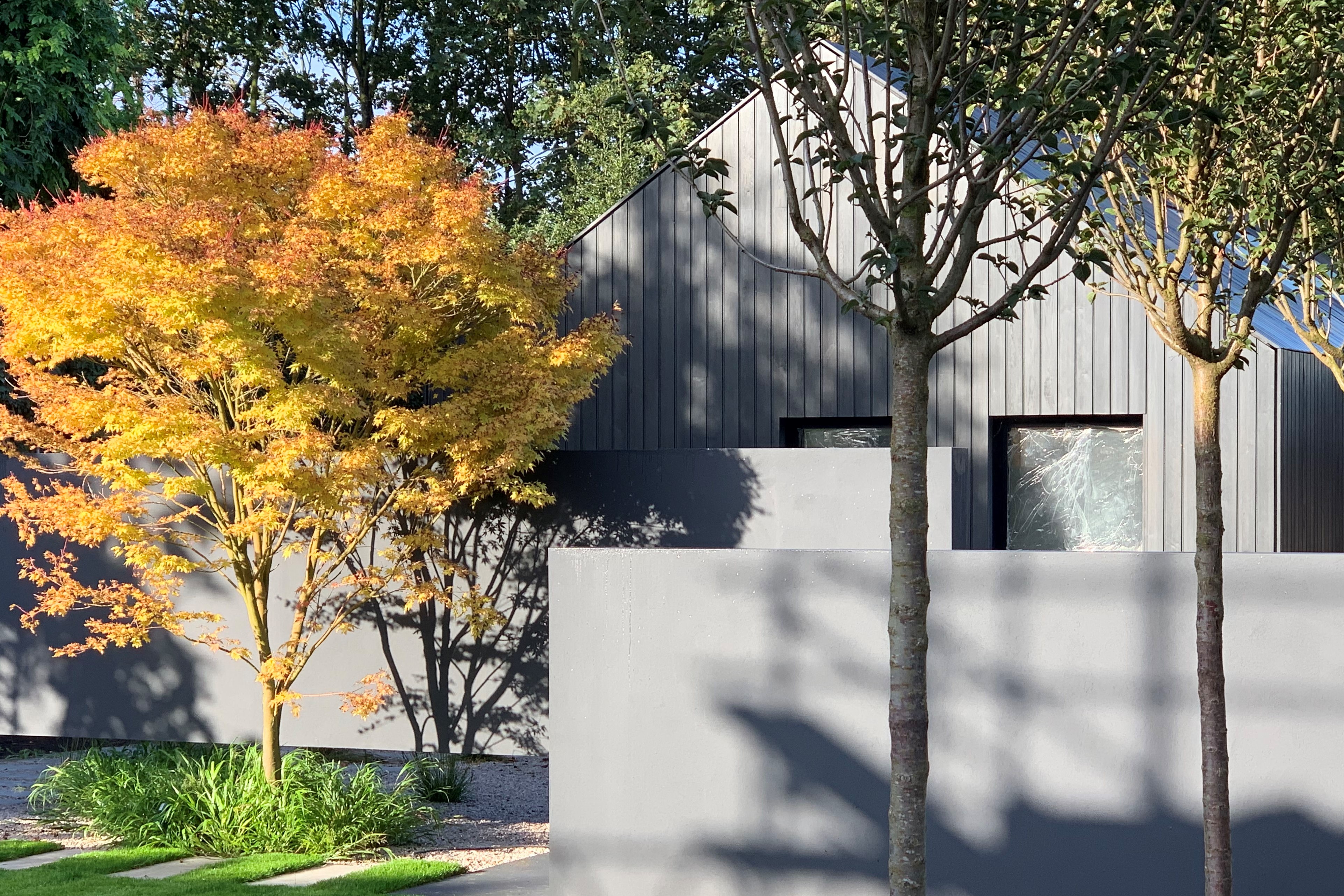 Stephen Coates reworks villa with new annexe focused on courtyard garden