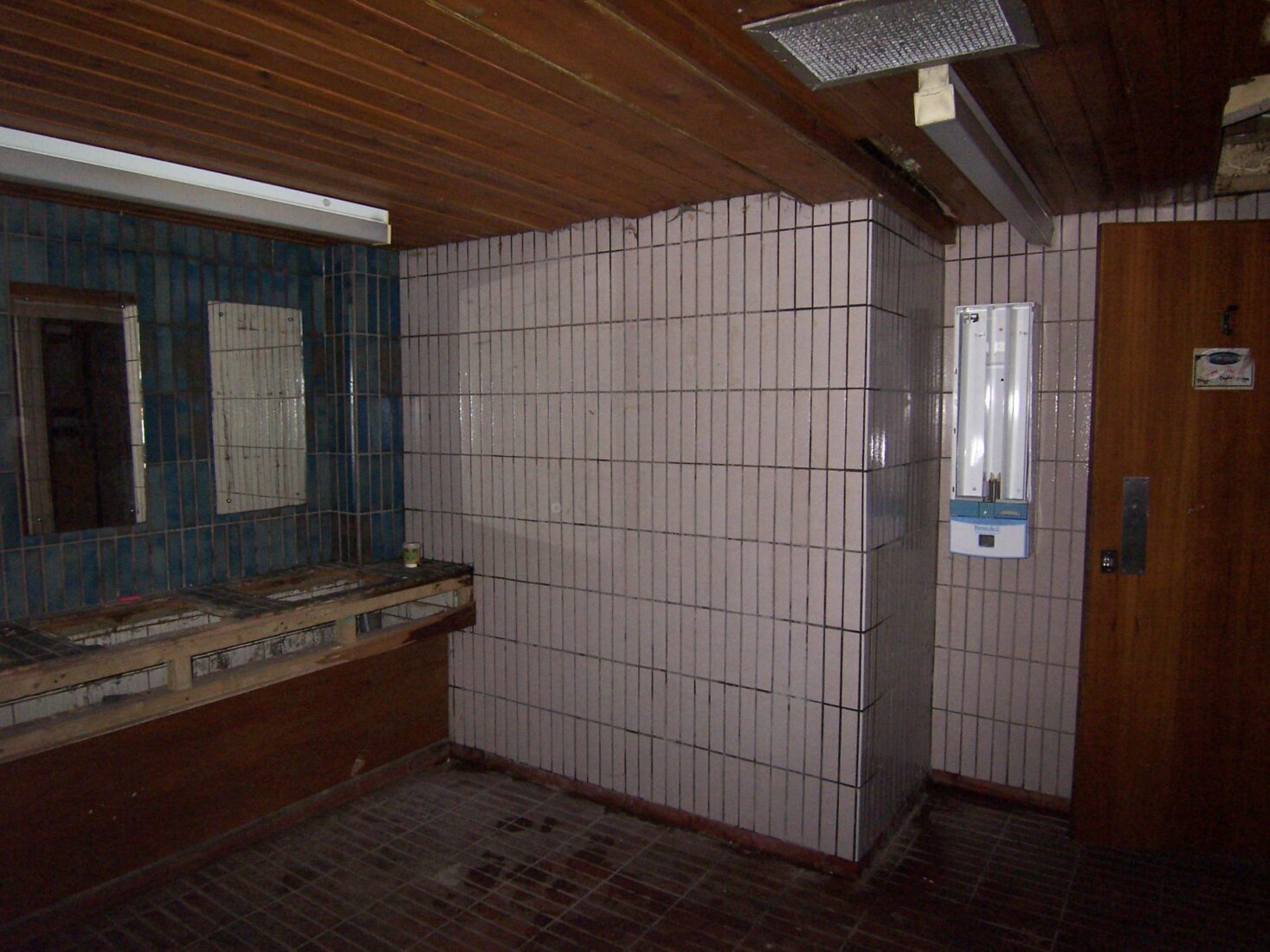 Linearchitecture to convert Glasgow toilet into bothyinspired holiday let