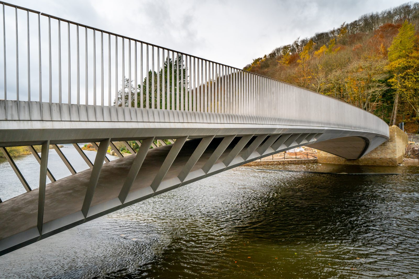 Knight Architects’ stainlesssteel bridge opens in Lake District