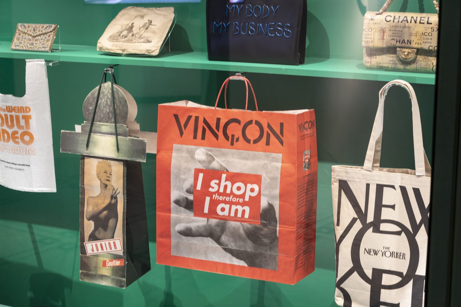 Studio MUTT designs V&A Bags exhibition entered through giant zip