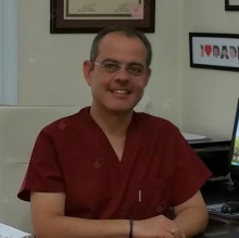 Resmi büyüt: Nejat Ertan, Diş Hekimi İzmir