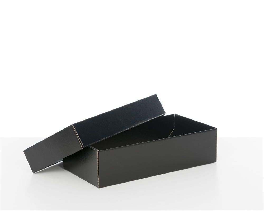Black gift boxes with lids, a bestselling gift packaging DS Smith ePack