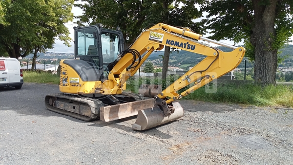 Picture of the Komatsu PC55MR-5E0 with 3 buckets