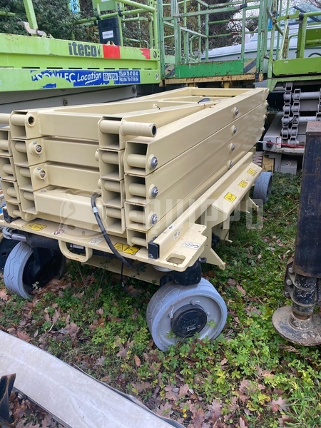 Picture of the JLG 3246ES (for parts only)