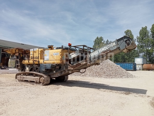 Picture of the Komatsu BR380JG Jaw