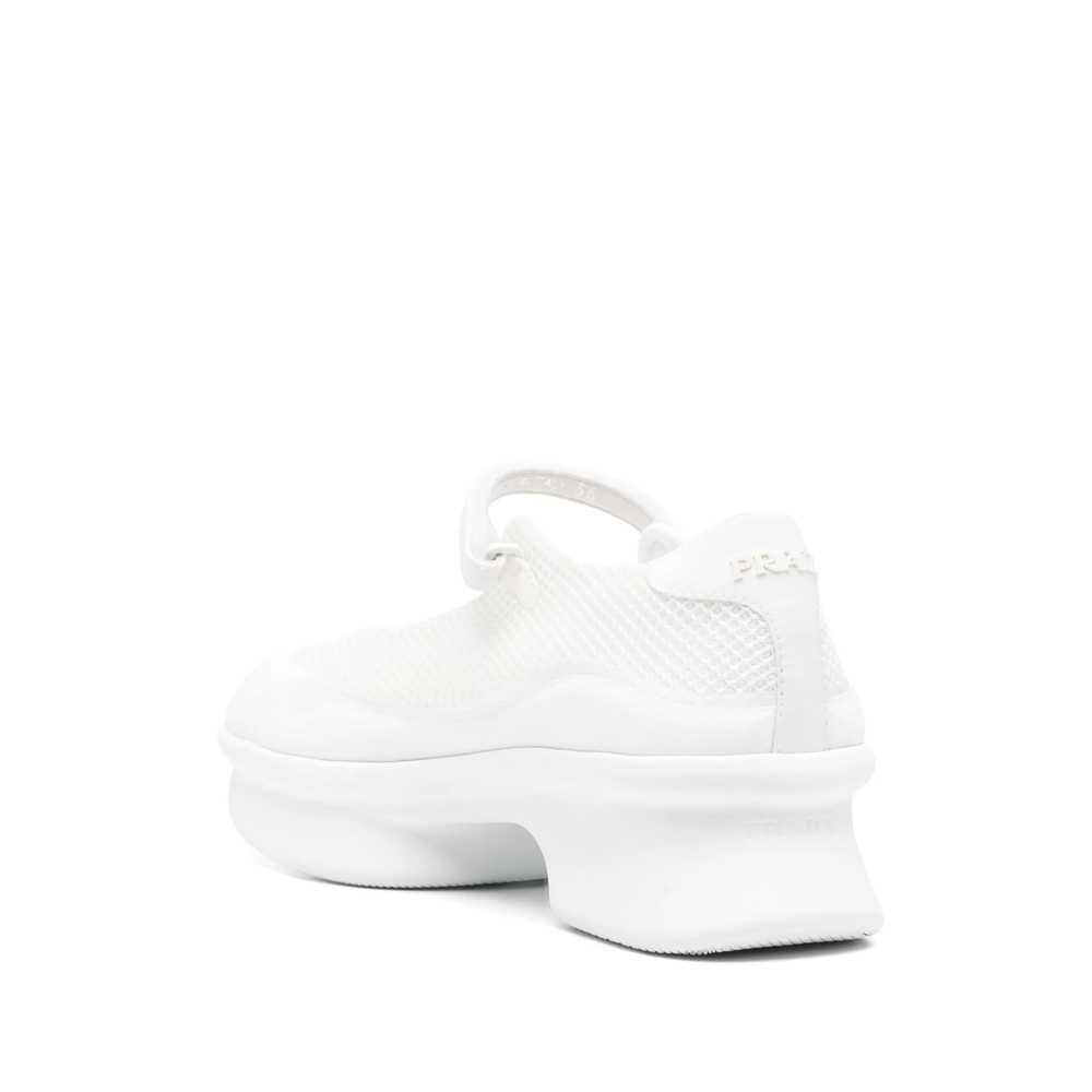 Logo-Detail Round-Toe Sneakers