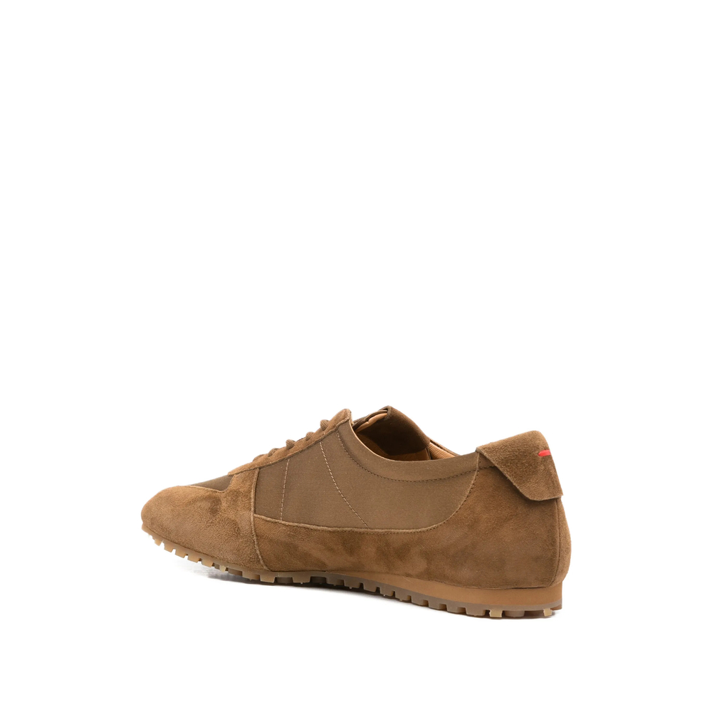 Uma Sneakers