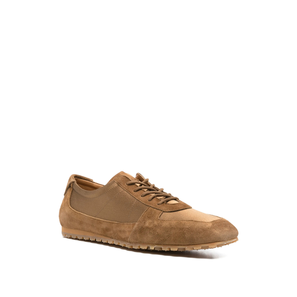 Uma Sneakers