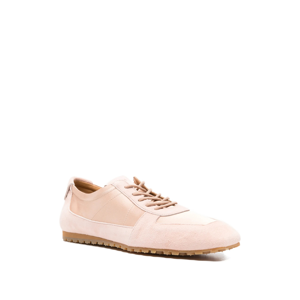 Uma Sneakers