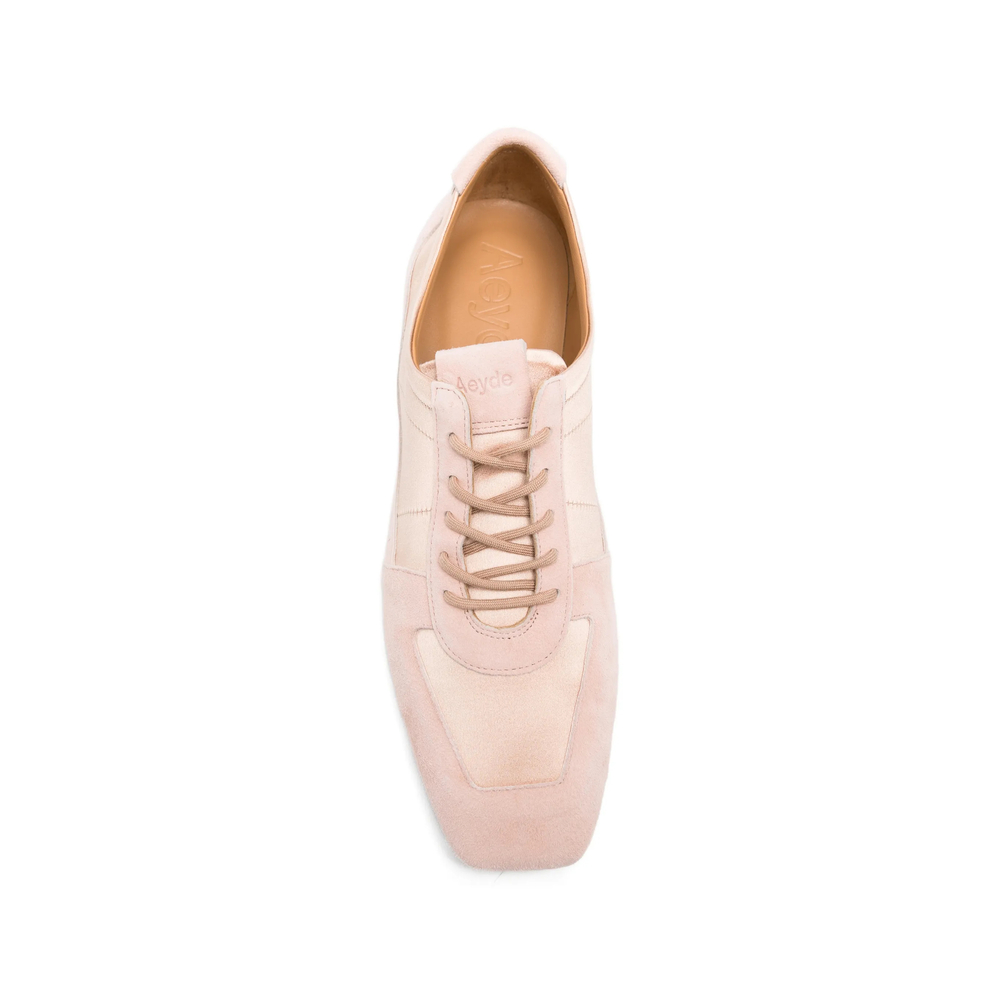 Uma Sneakers