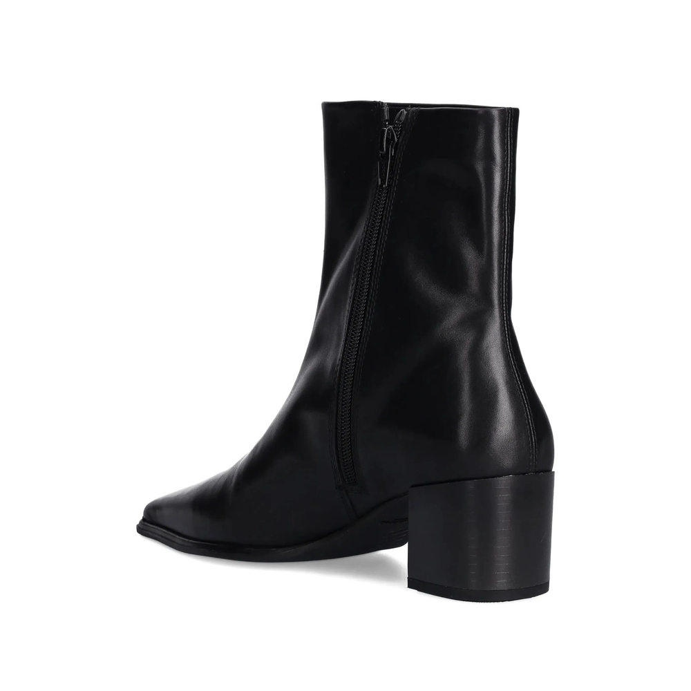 Pointed-Toe Block-Heel Boots