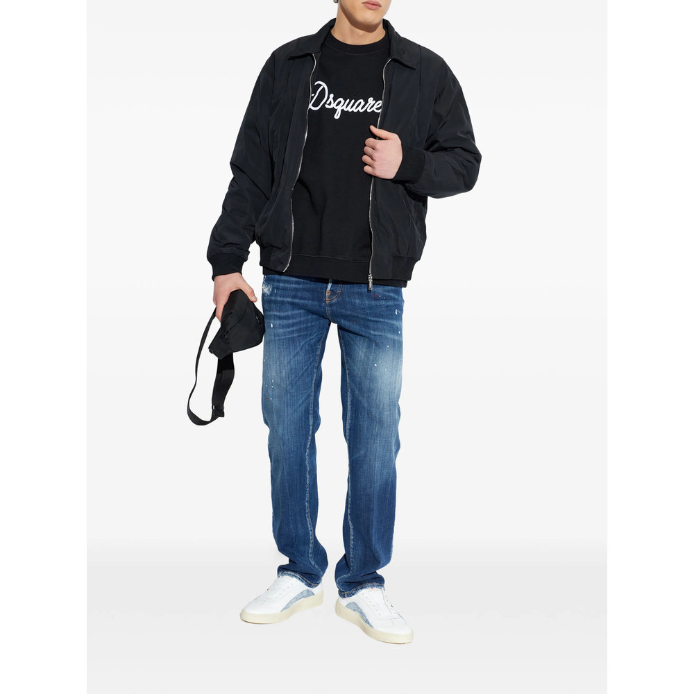 642 Distressed Jeans