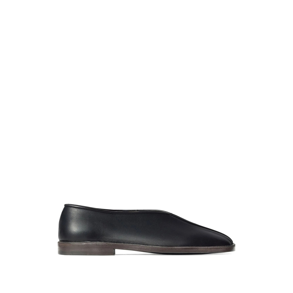 Lemaire Flat Piped Slippers In Leather In Black
