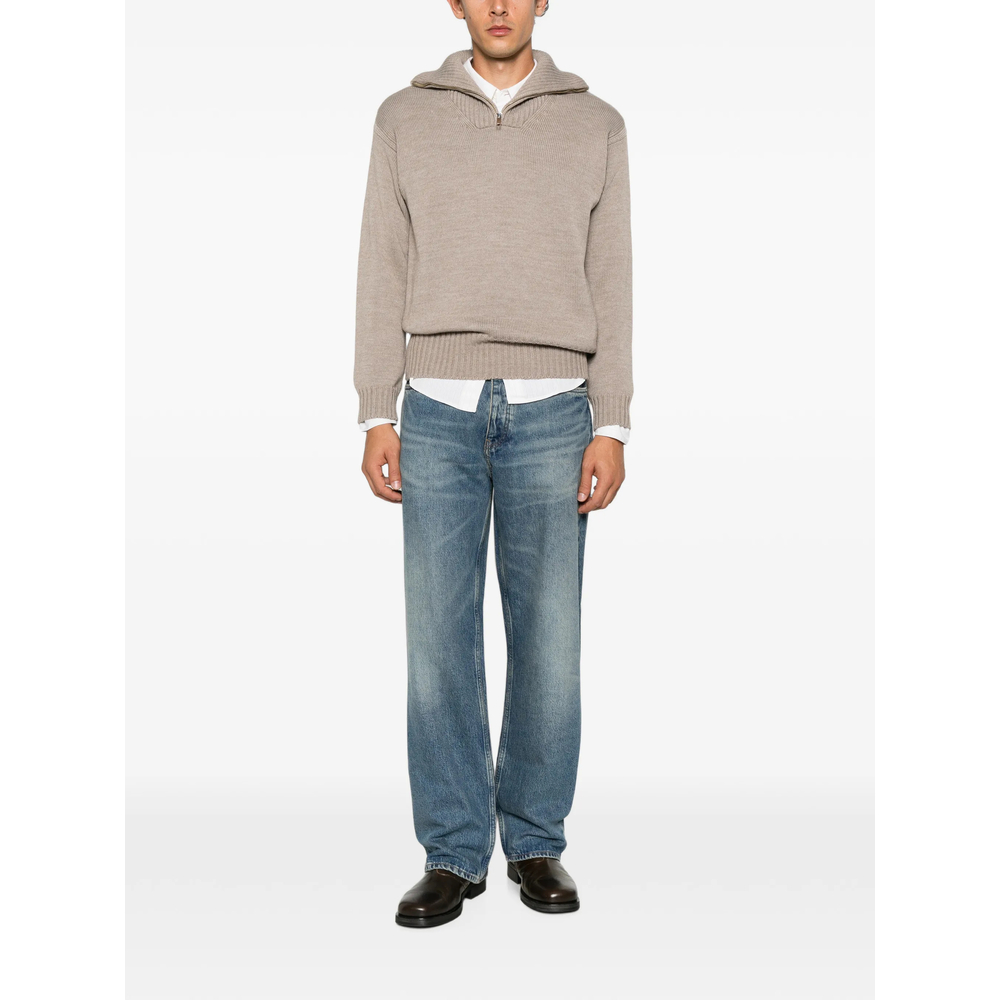 Loose Straight-Leg Jeans