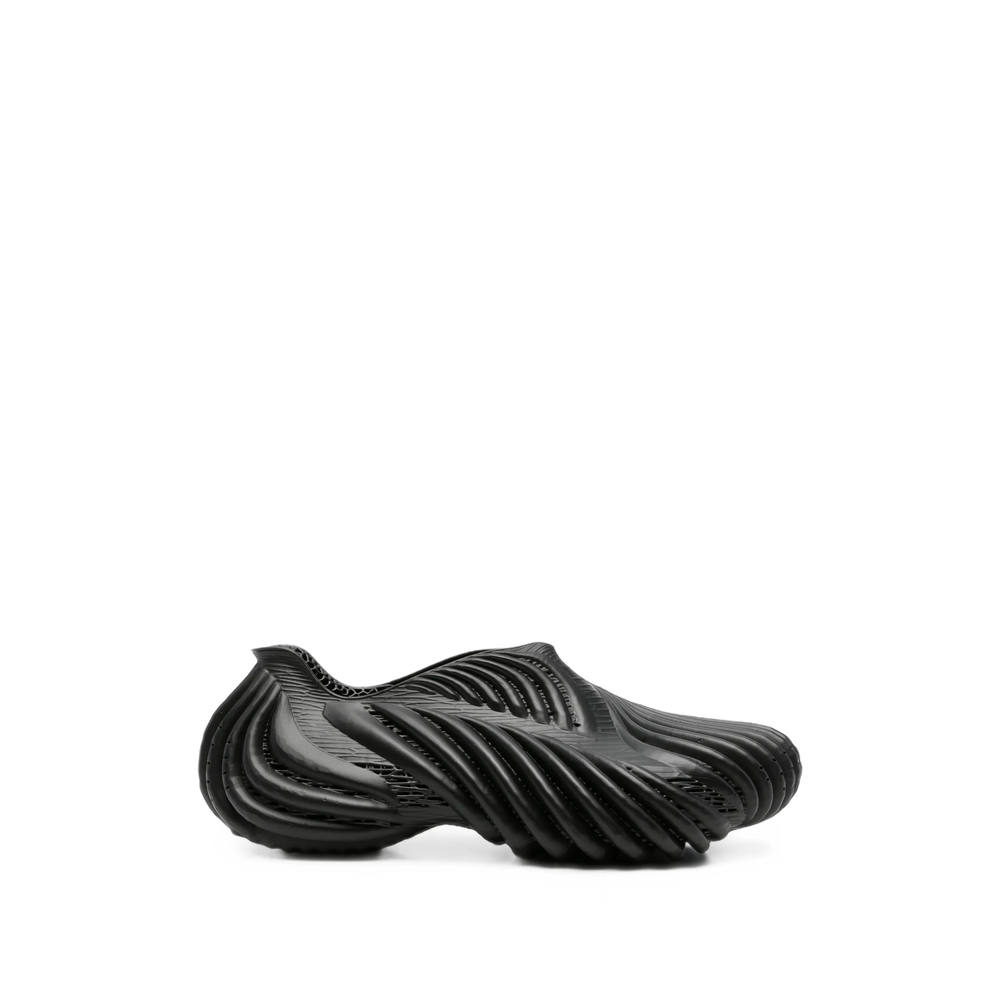 Aliveform Armis Low Sneakers In Black