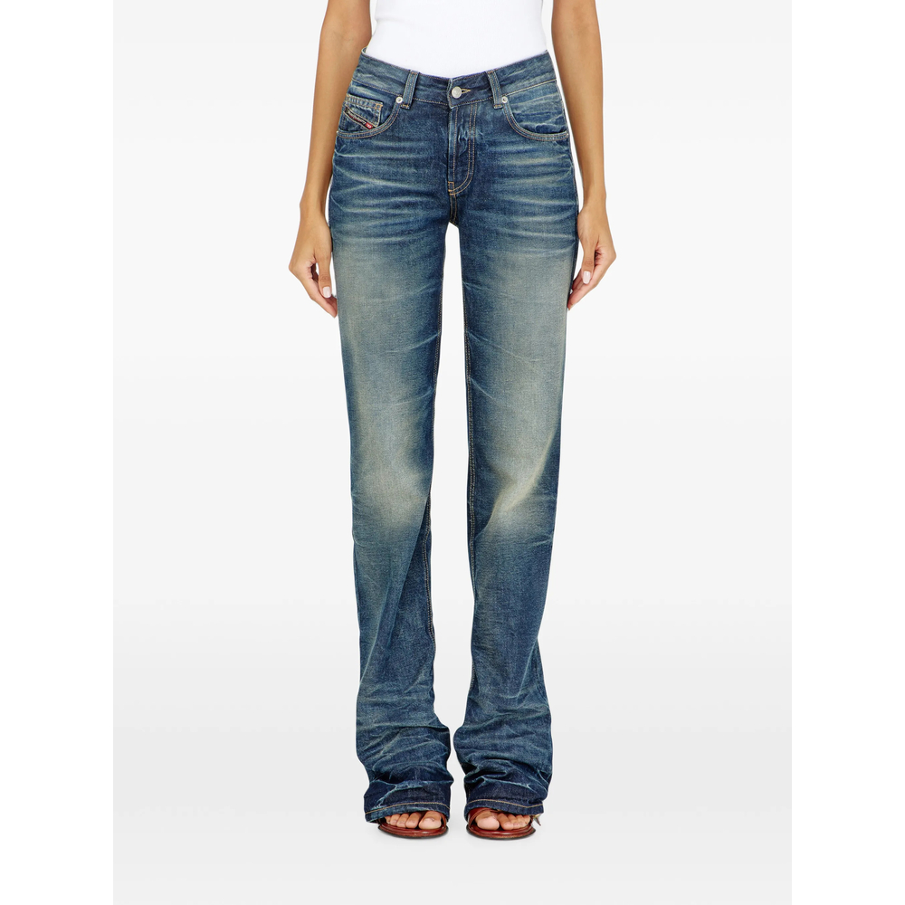Regular-Waist D-Heel Jeans