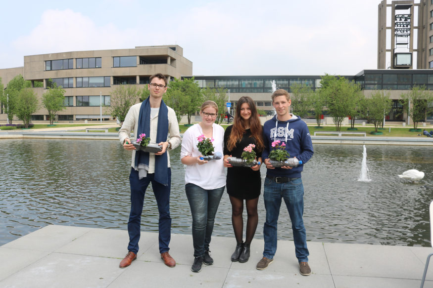 Bloemen in een fles (oud artikel)