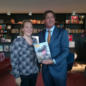 eerste exemplaar overhandiging