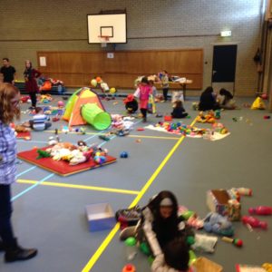 sportcentrum opvang vluchtelingen spelen kinderen 2