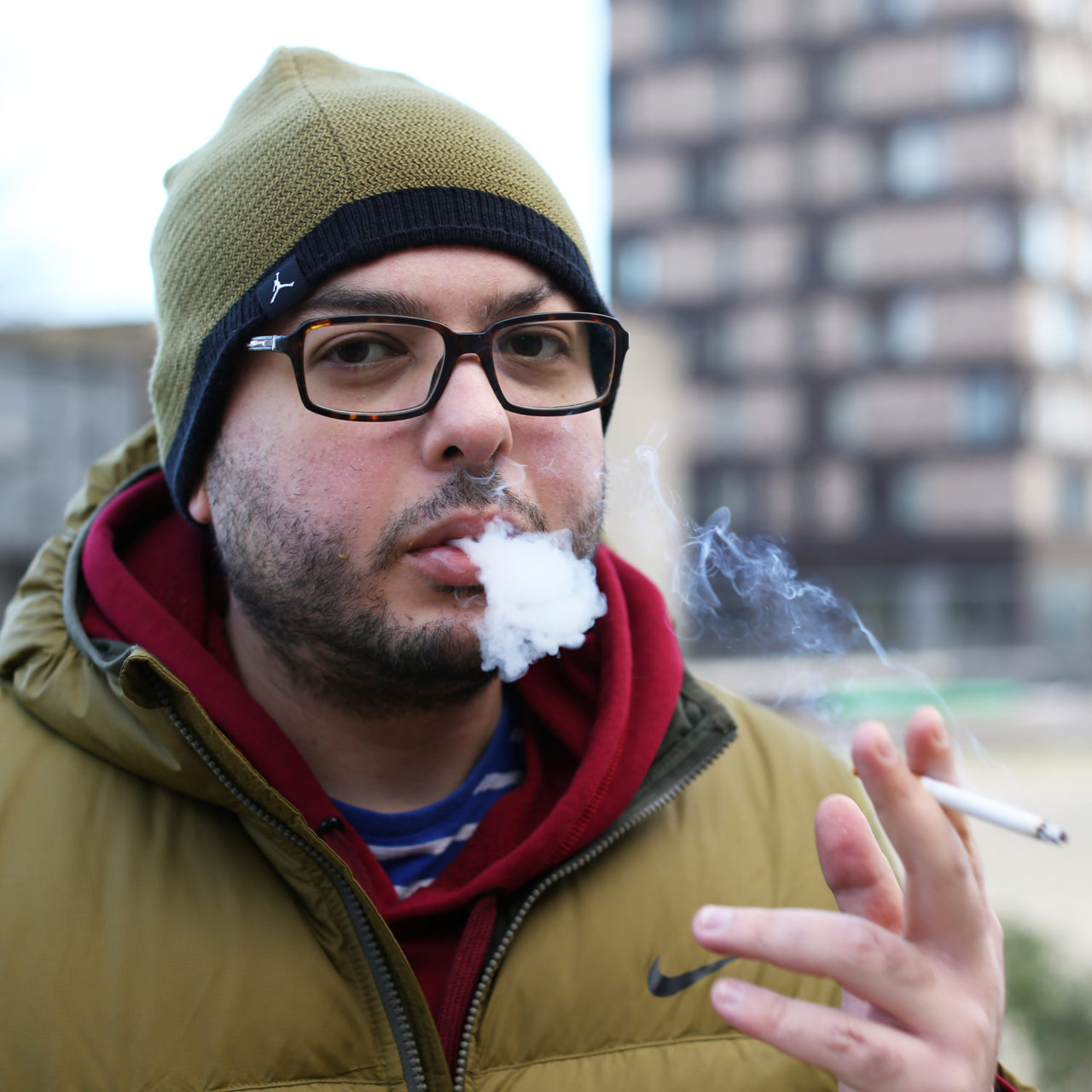 Rokers roken sigaretten rookplek Ahmed