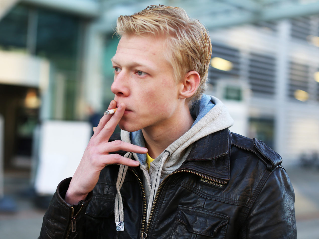 Rokers roken sigaretten rookplek Chris