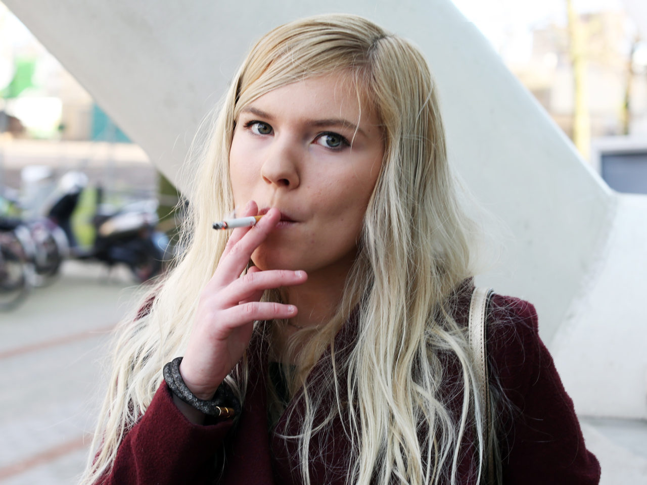 Rokers roken sigaretten rookplek Karolina