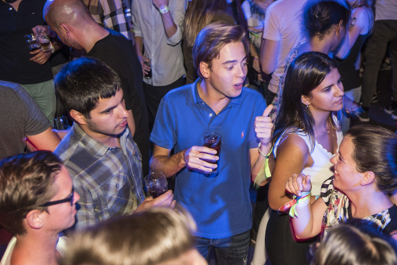 ESN feestje voor internationale studenten in Plan C. Oude haven vollemaan