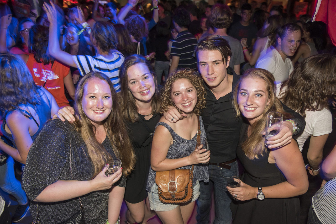 ESN feestje voor internationale studenten in Plan C. Oude haven vollemaan