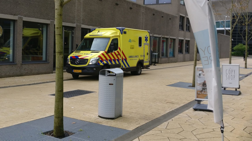 ambulance-campus-foodcourt-epilepsieaanval-medisch-ehbo1
