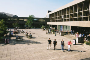7.-plein-C-hal-2004-foto-Paula-Delfos