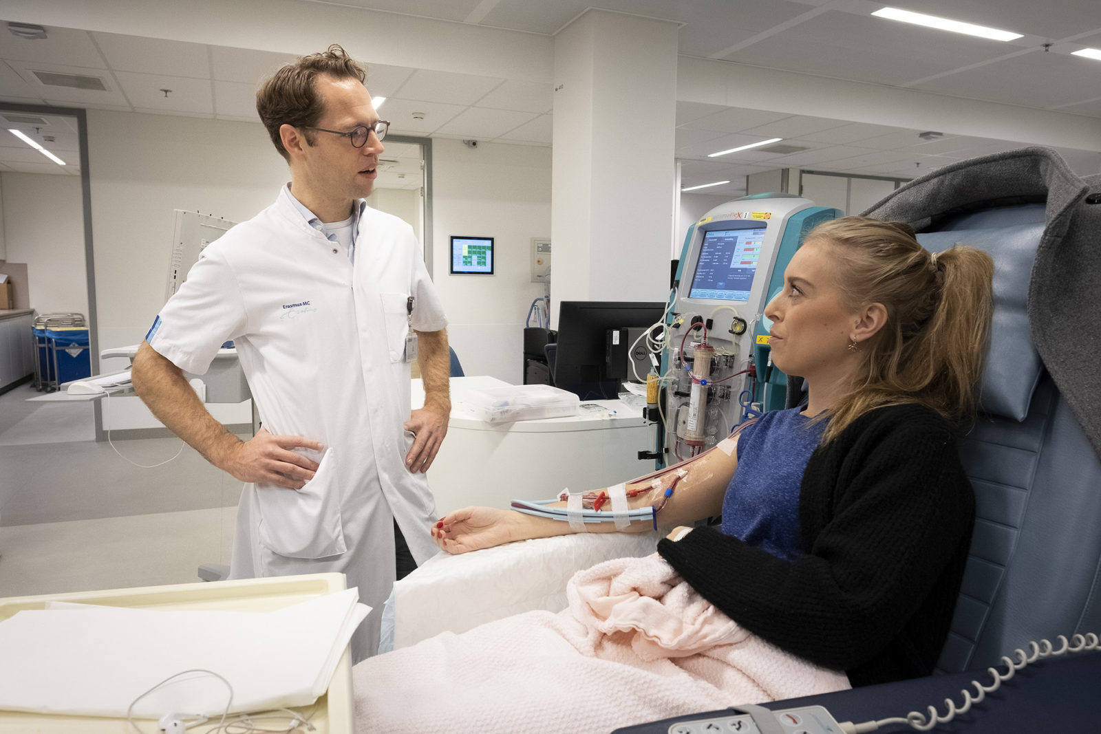 Ewout-Hoorn-met-patiënt-Levien-Willemse