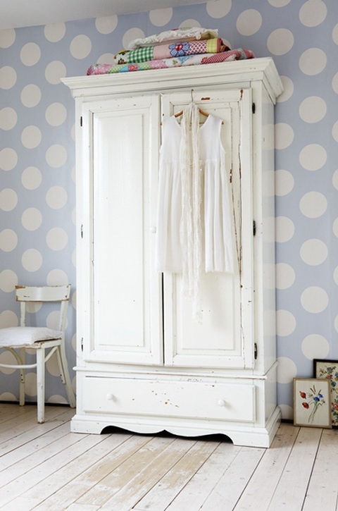 We're dotty over these spotty walls