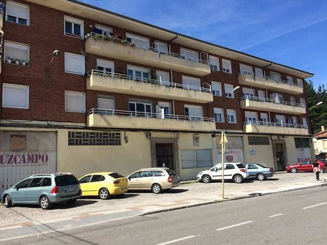 Piso en venta en Barrio Covadonga, Torrelavega, Cantabria, Calle Jose Maria Cabaas, 73.000 €, 3 habitaciones, 1 bao, 96 m2