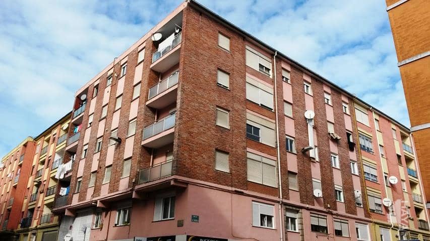 Piso en venta en Torrelavega, Cantabria, Calle Zarzuela (la), 66.000 €, 3 habitaciones, 1 bao, 92 m2