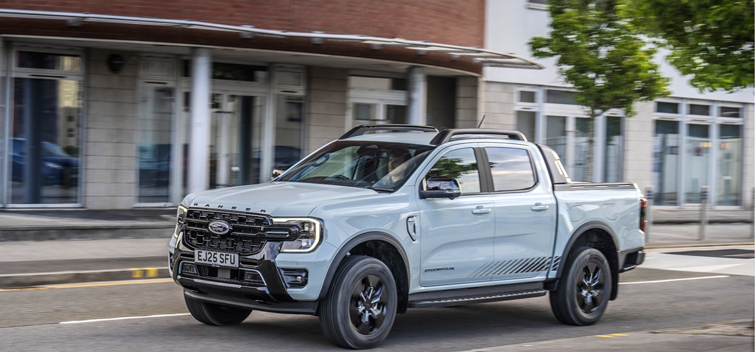 Ford Ranger Stormtrak PHEV automatic