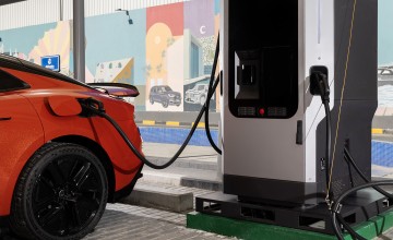 Lotus Emeya quick on charge