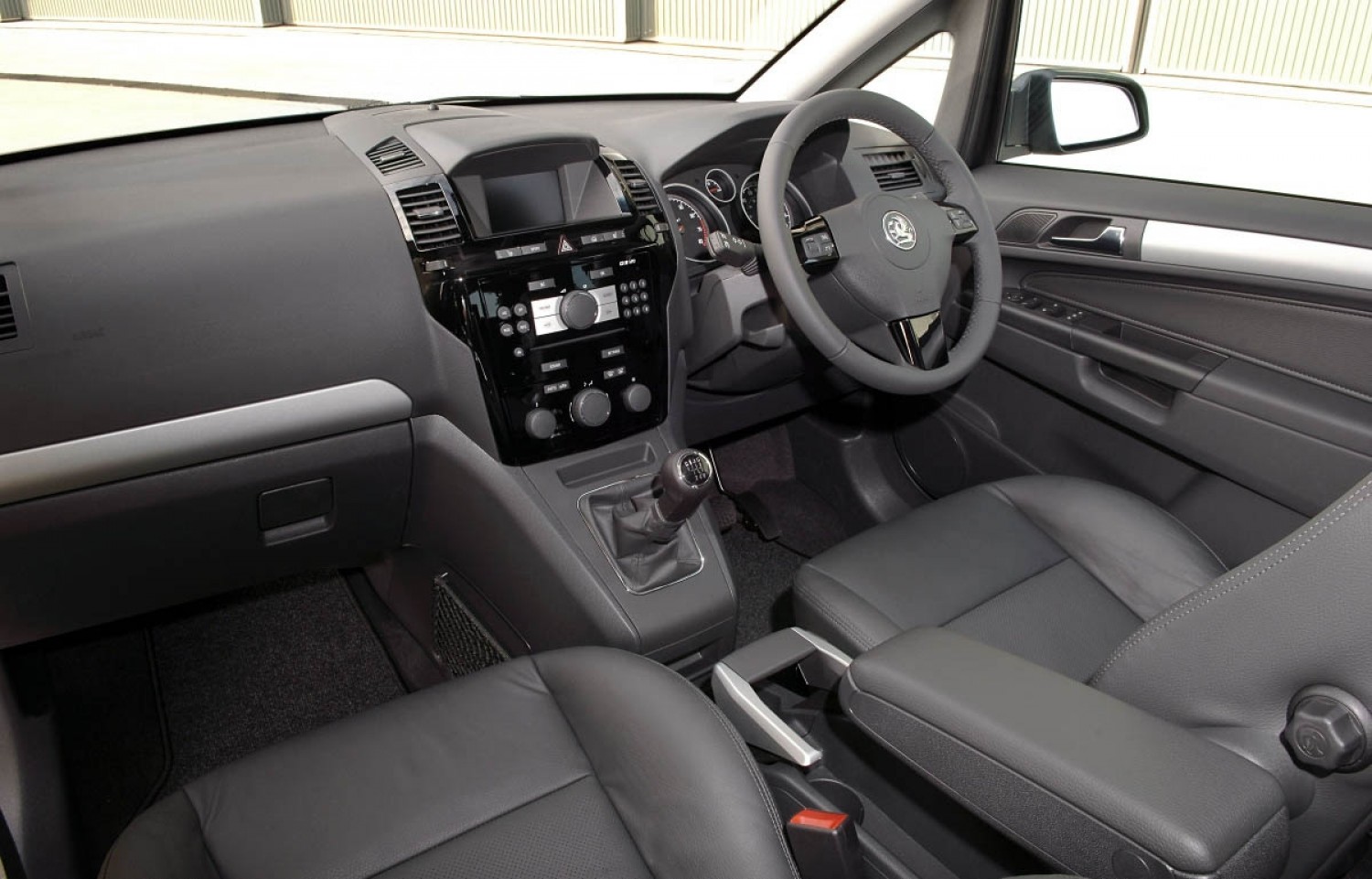 Vauxhall recalls Zafiras after fires Eurekar