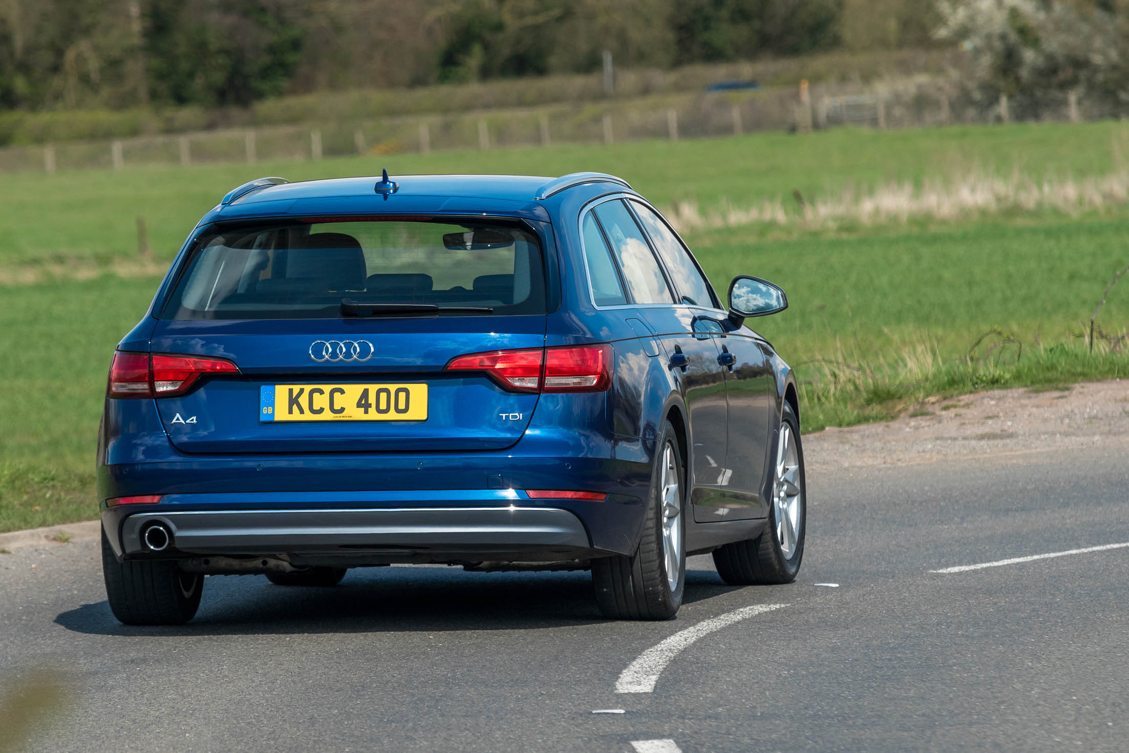 Audi A4 Avant Black Edition 40TDI quattro | Eurekar