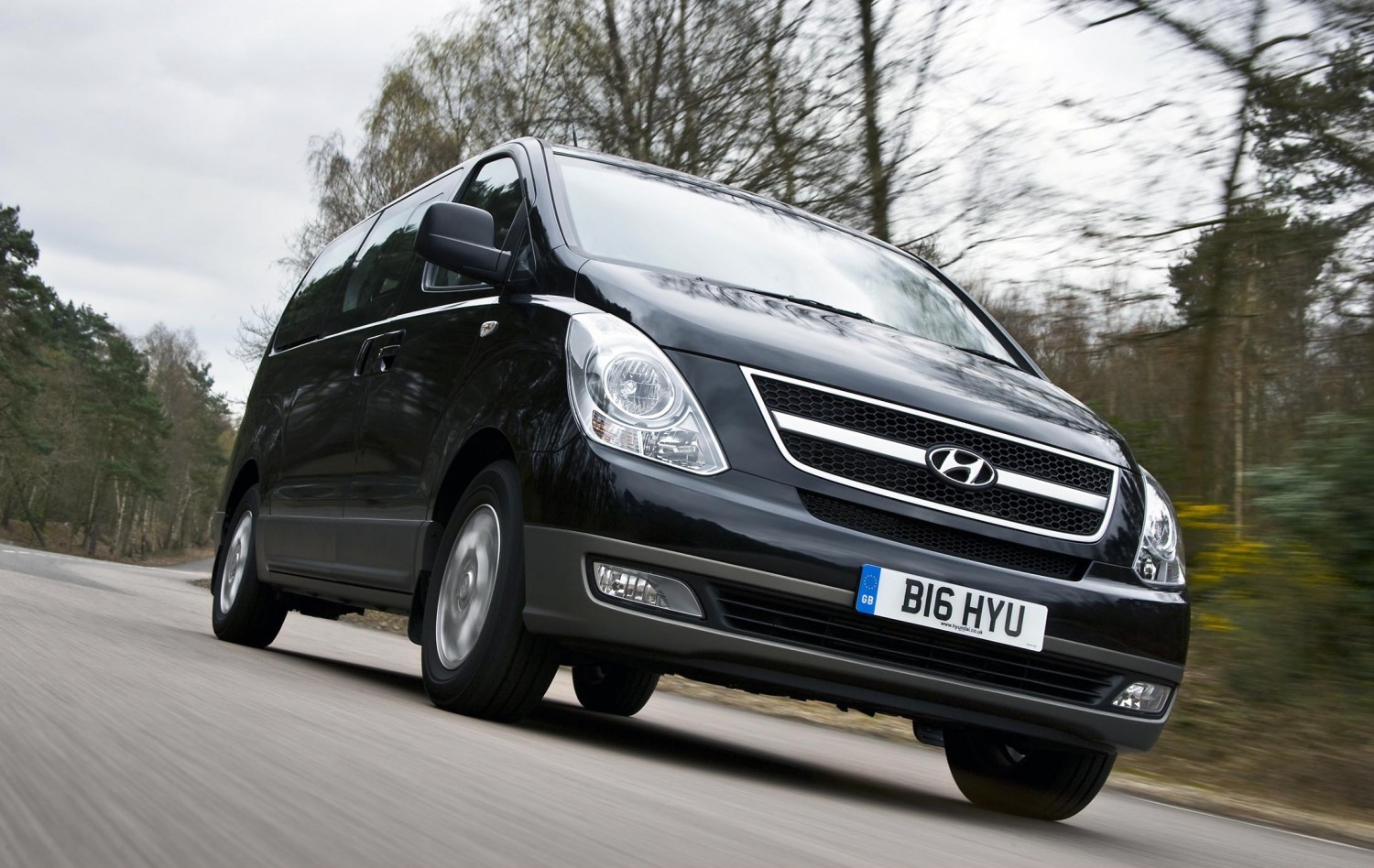 Hyundai i800 2.5 CRDi Style | Eurekar