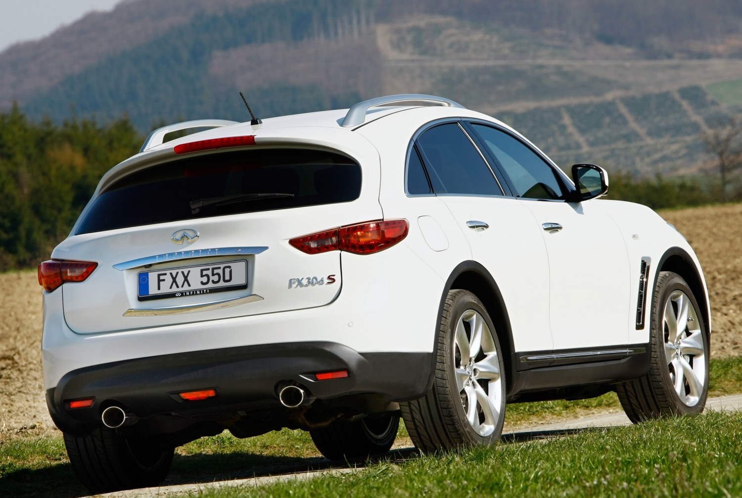Infiniti FX 3.0d Premium | Eurekar