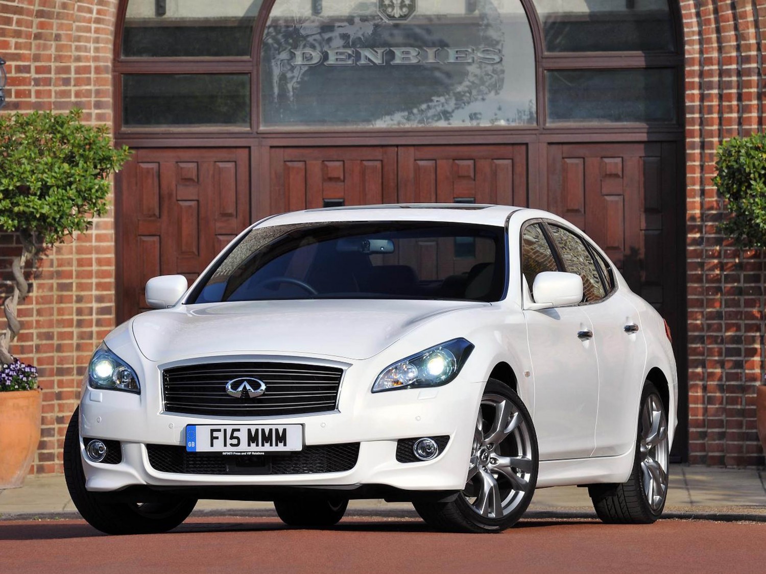 Infiniti M30d S Premium | Eurekar