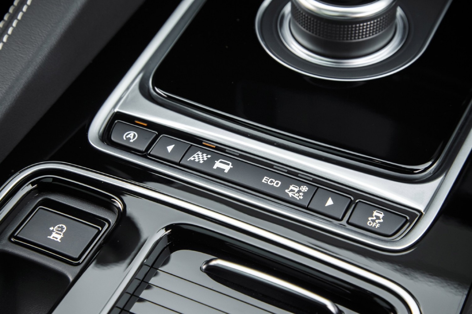 Jaguar FPACE SUV blasts to the top Eurekar