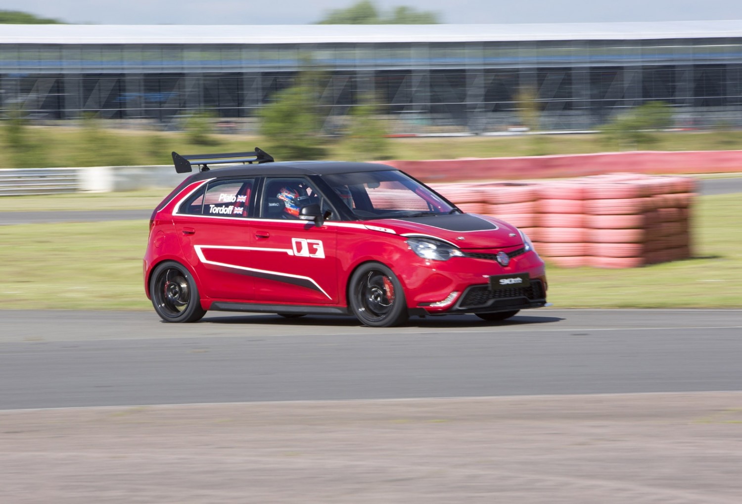 MG reveals race car concept | Eurekar