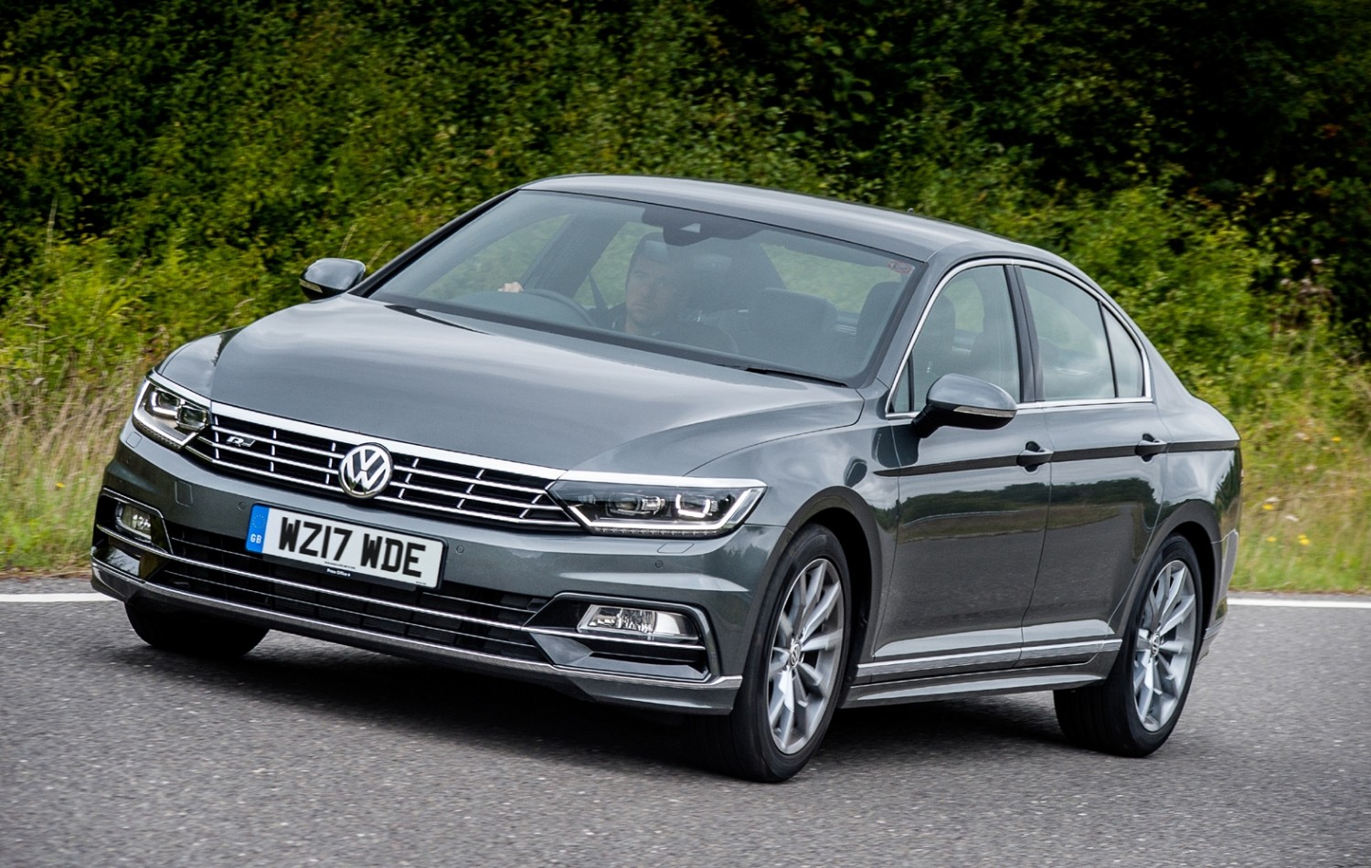 Volkswagen passat бордовый