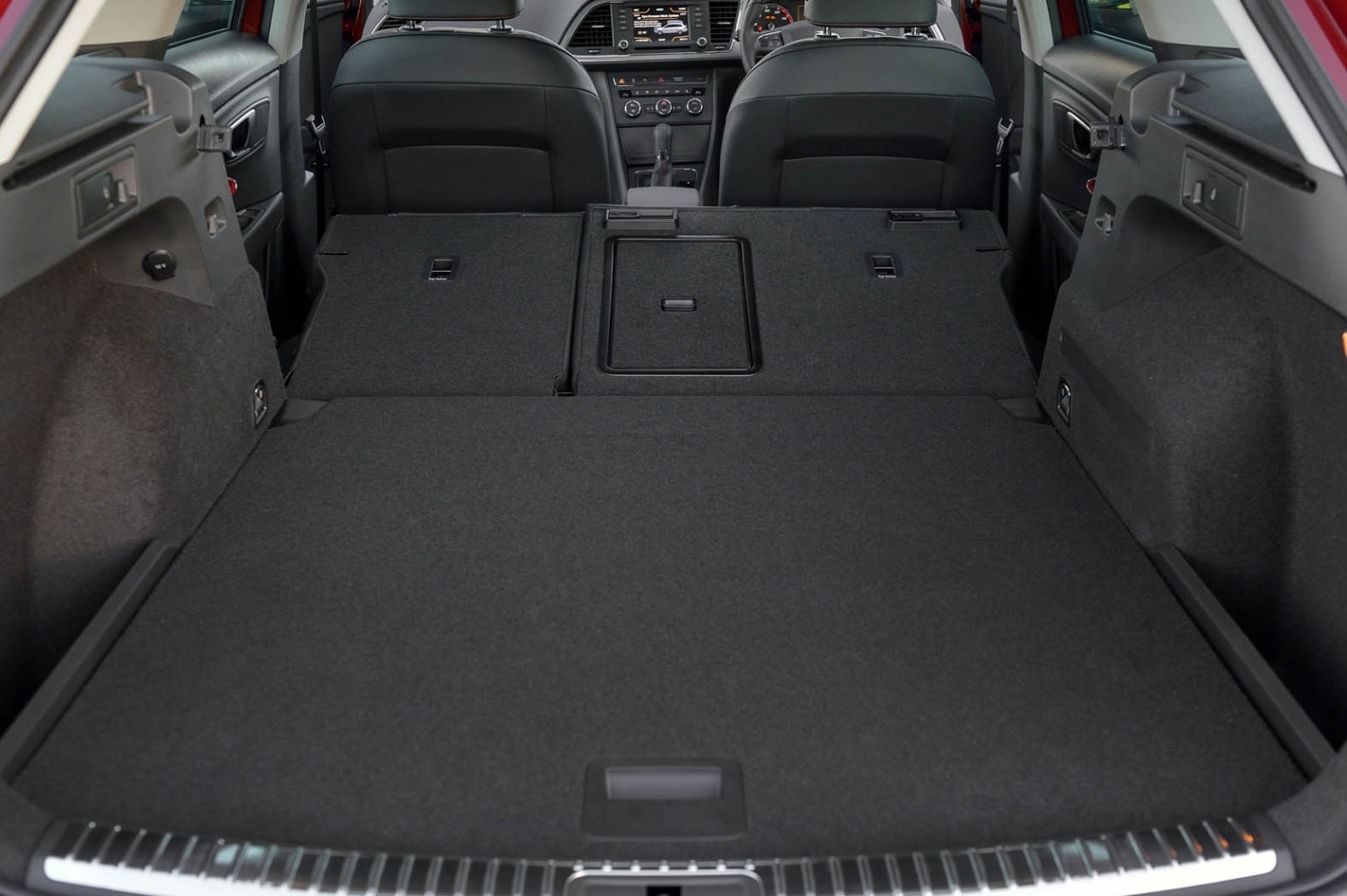 SEAT creates king sized Leon Eurekar