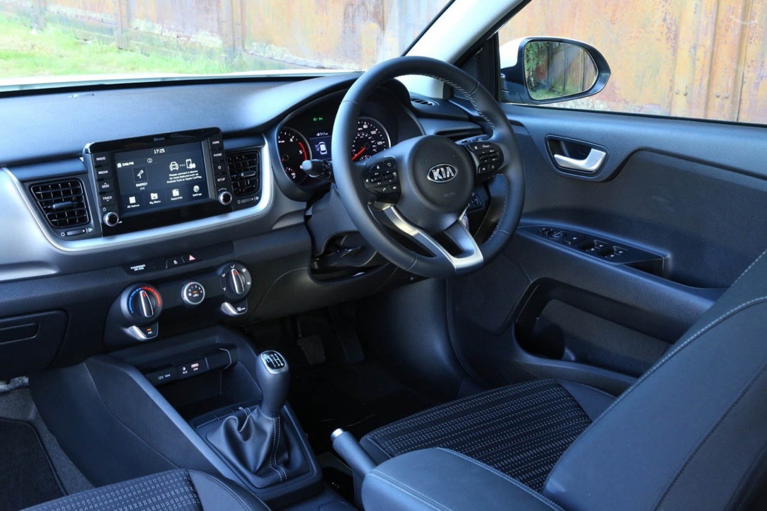 Kia stonic салон