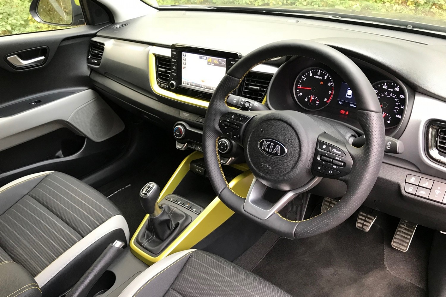 Kia stonic салон
